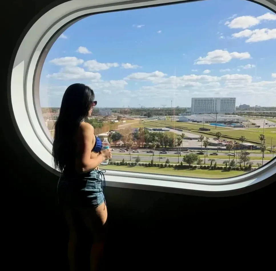 Büsra, 20