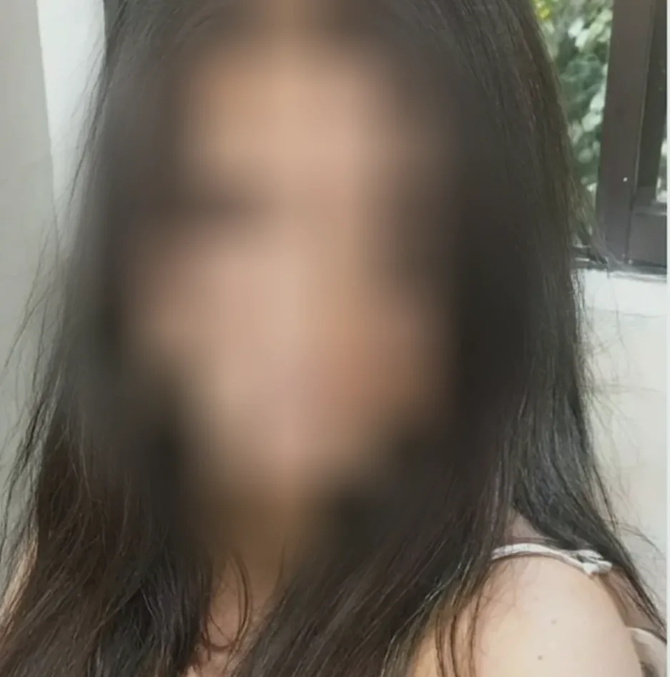 Daniela, 21