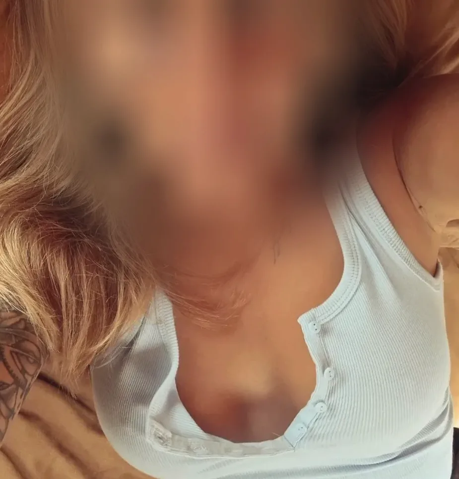 Julia, 33
