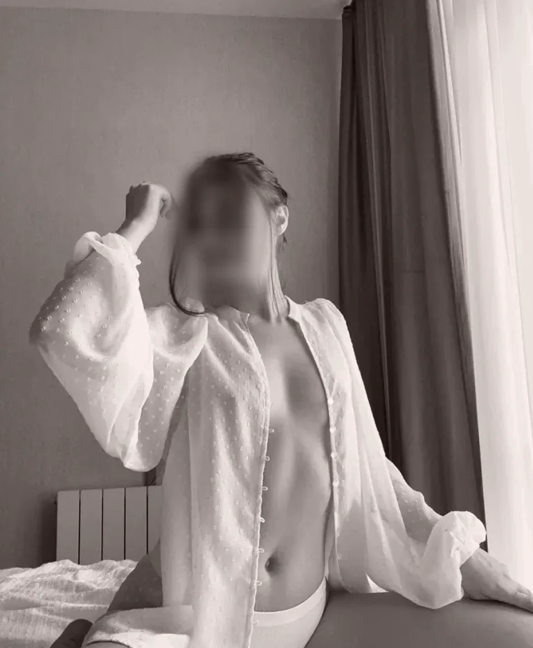 Sarah, 25