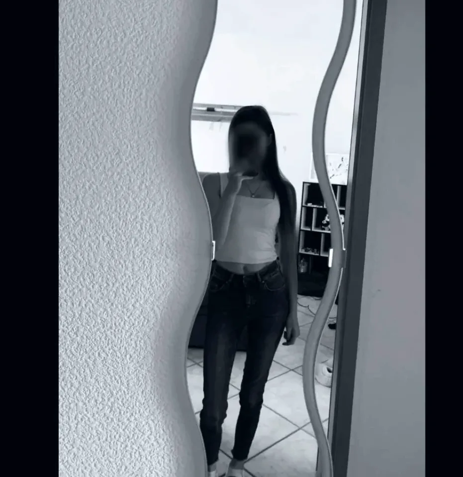 Yasmin, 25